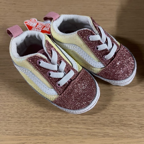 Vans - Picture 3 of 5